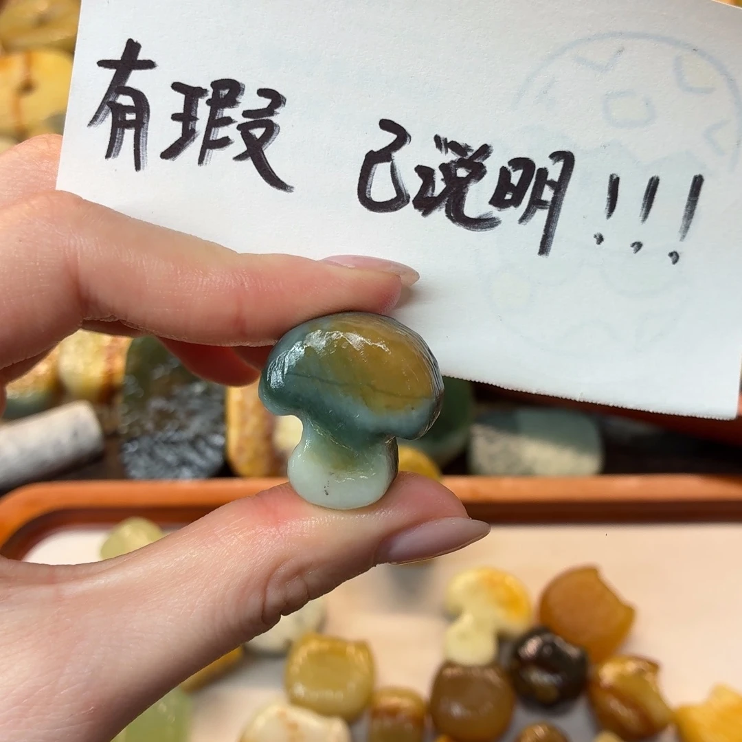 繁***星蛇纹石玉未镶嵌颈饰