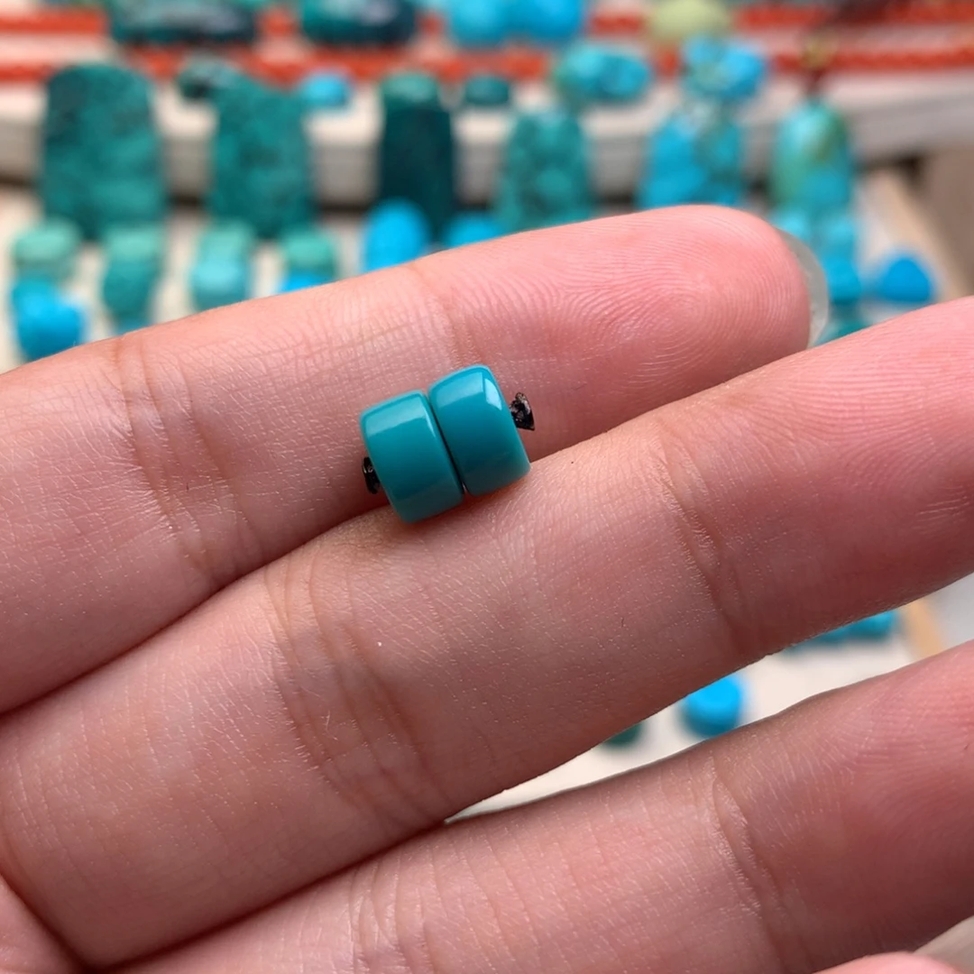 王***力绿松石未镶嵌珠宝奇石