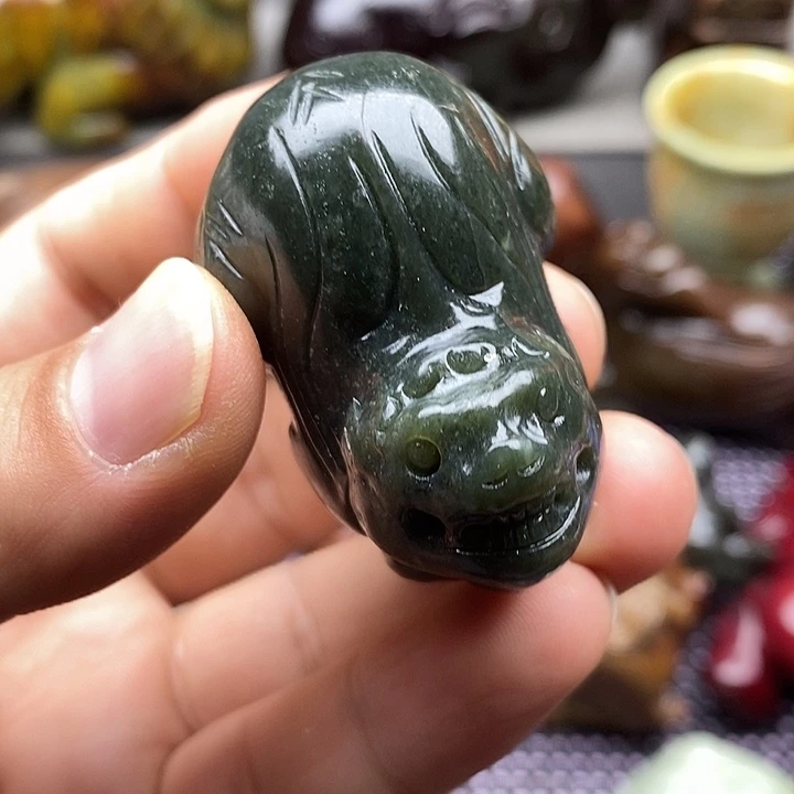 未镶嵌蛇纹石玉颈饰