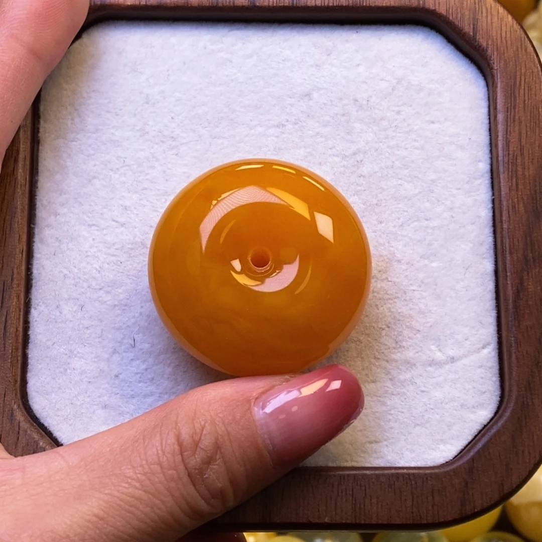蜜蜡未镶嵌裸石扣子