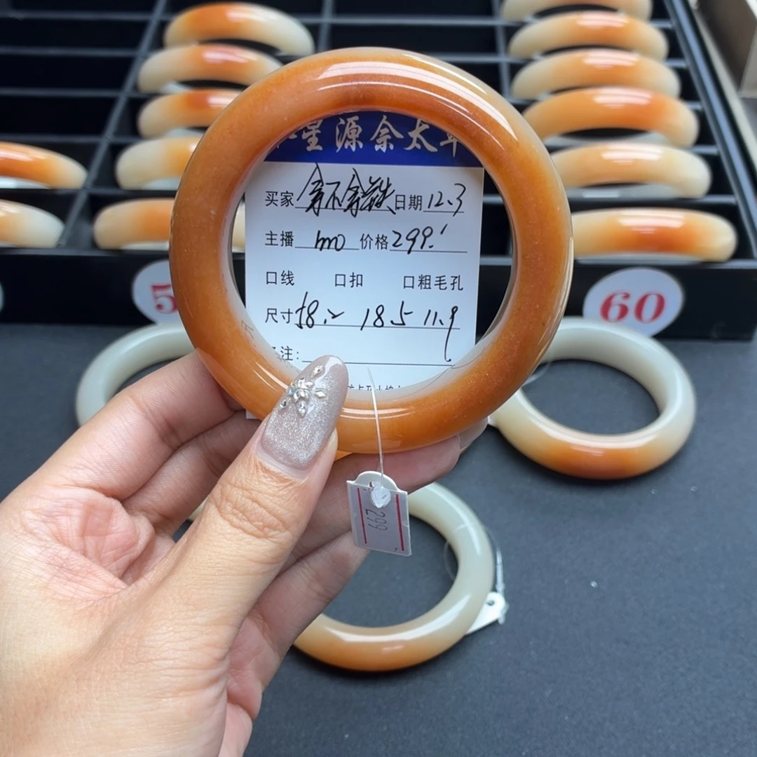 拿***️石英岩玉未镶嵌手镯