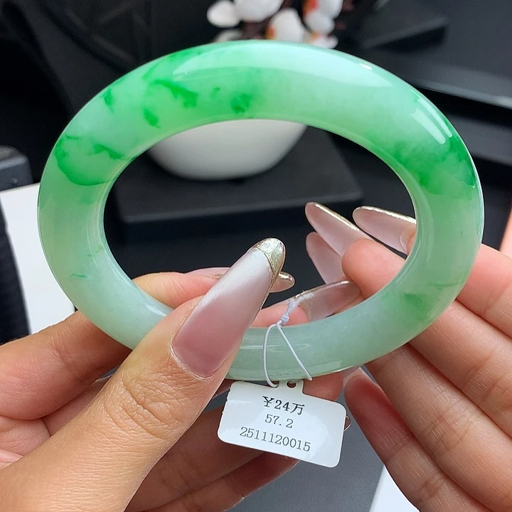 未镶嵌手镯翡翠57.2冰胶绿底飘绿花