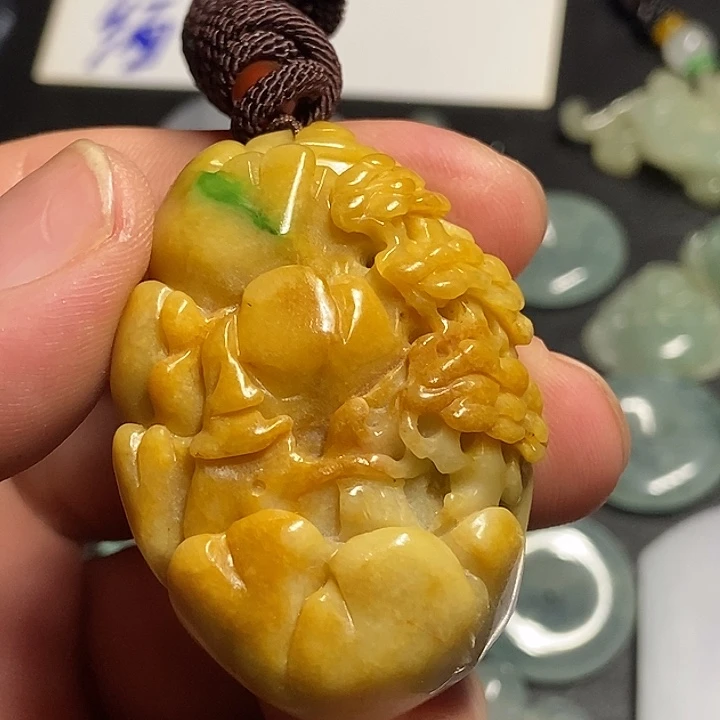 翡翠未镶嵌颈饰山水牌