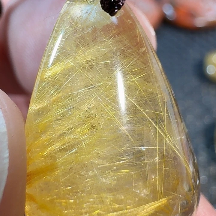淇***励未镶嵌水晶颈饰你