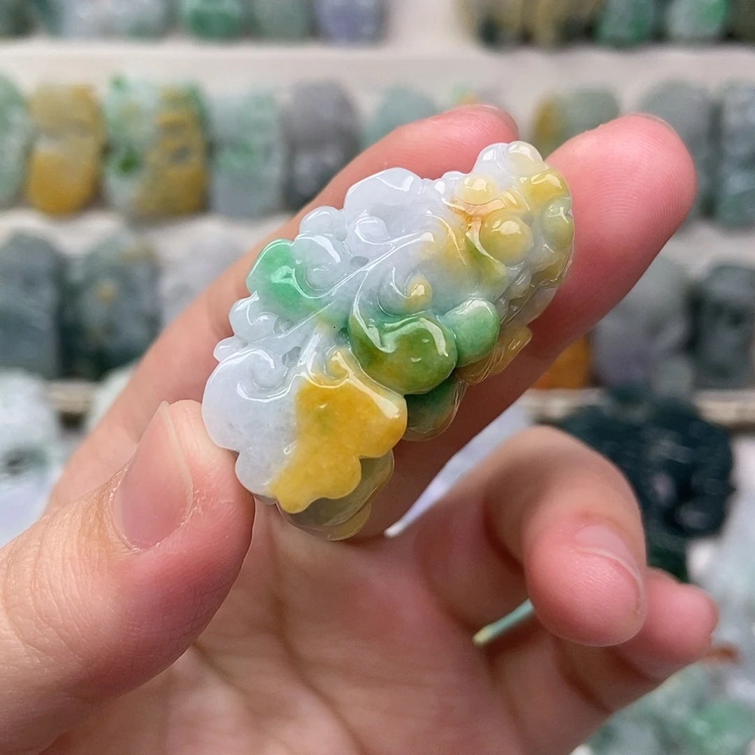 翡翠未镶嵌吊坠(赠链)