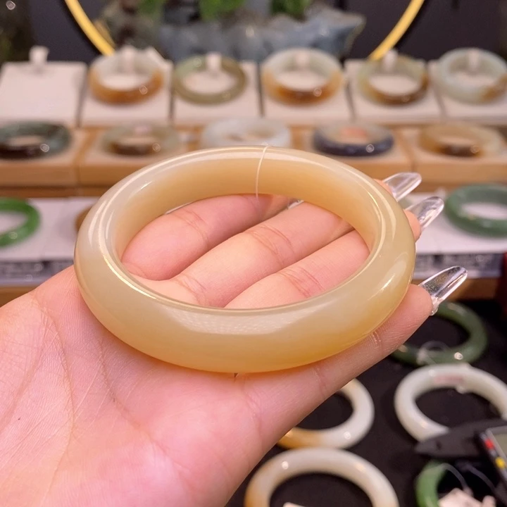 和田玉未镶嵌珠宝奇石56.6