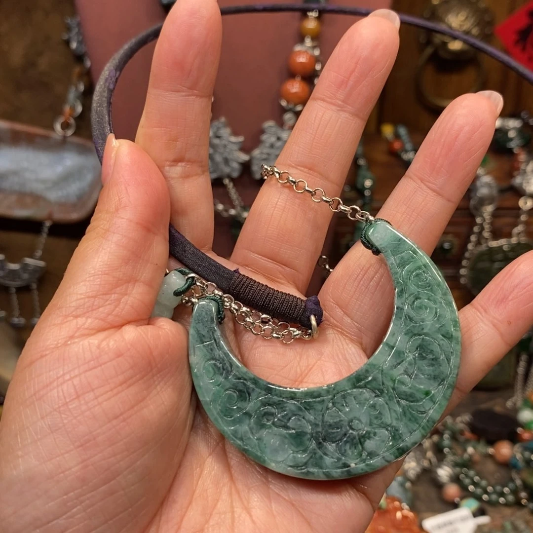 翡翠吊坠(赠链)未镶嵌