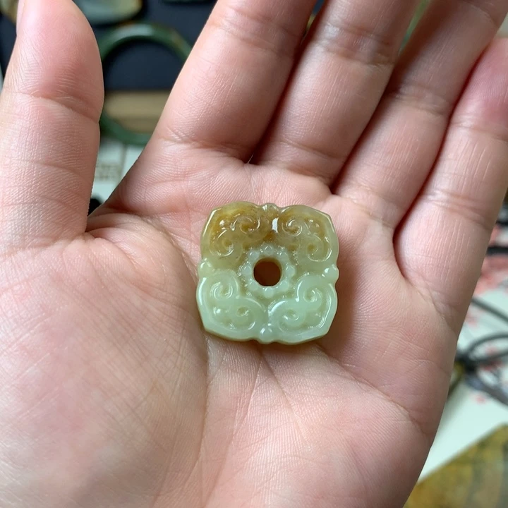 岫岩老玉（透闪石质玉）挂件未镶嵌