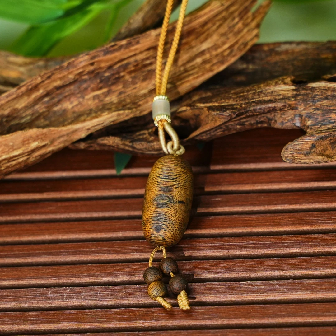 沉香尖峰岭留疤吊坠发一个