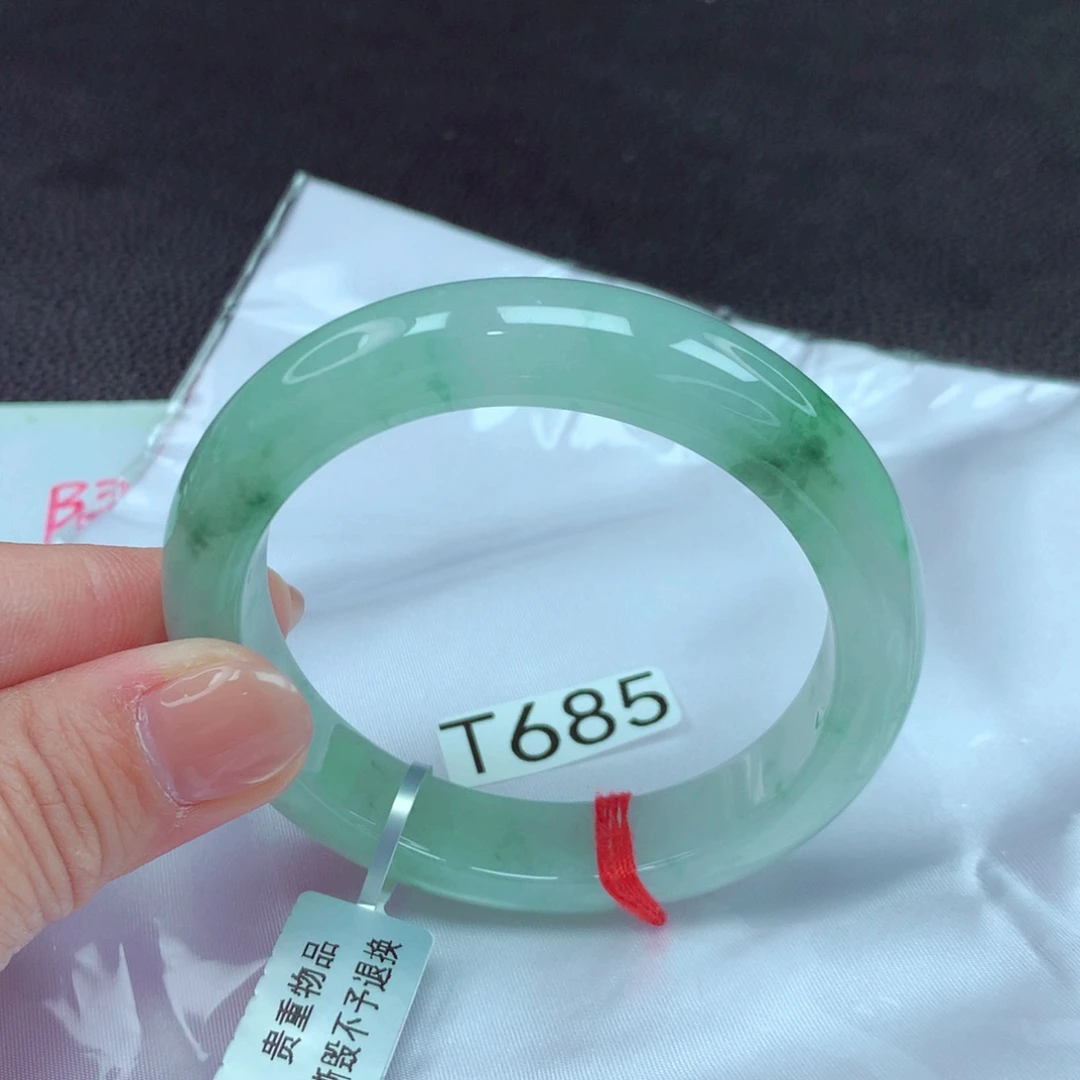 翡翠手镯未镶嵌手镯88