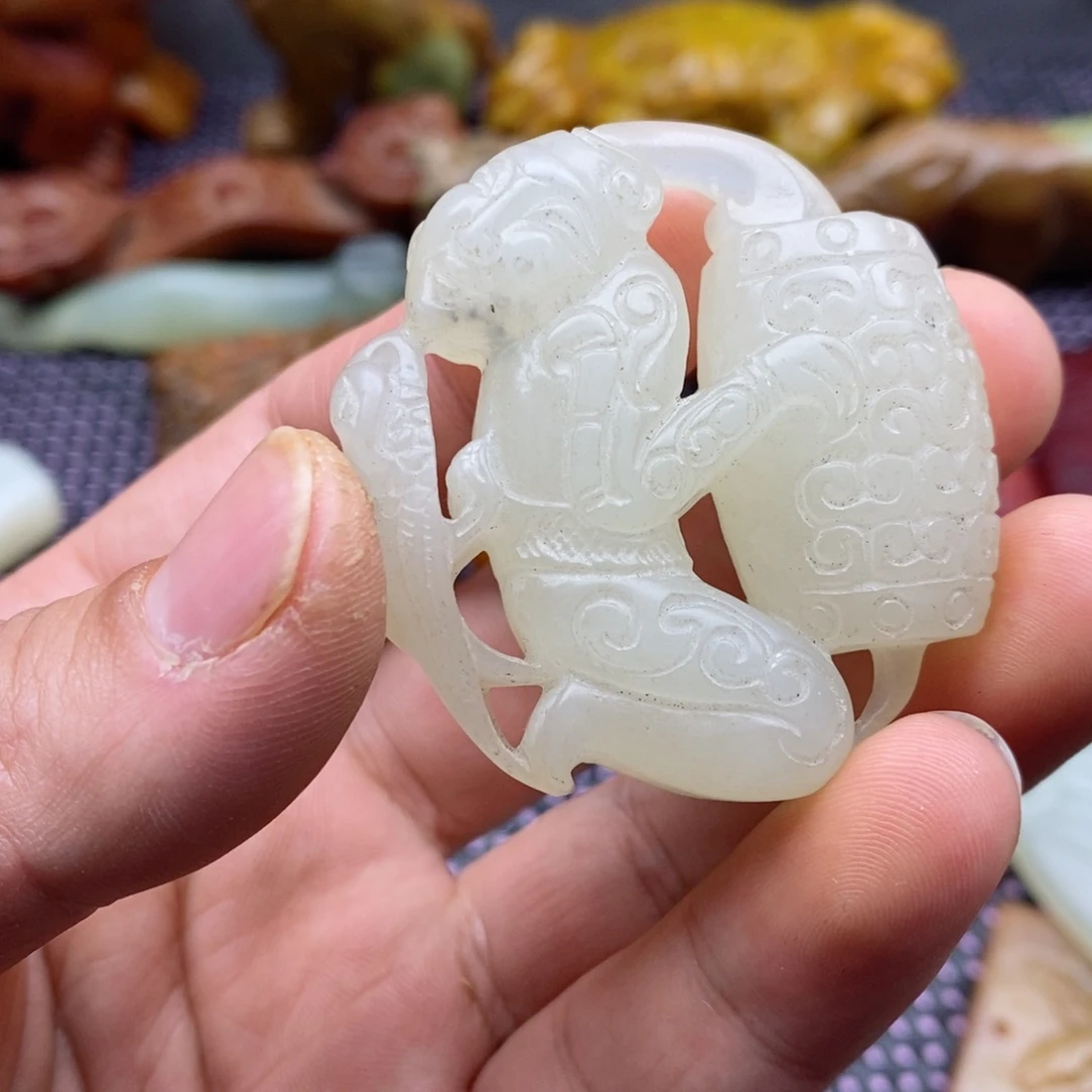 蛇纹石玉颈饰未镶嵌