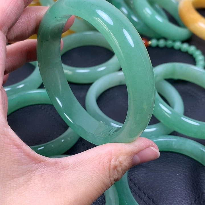 石英质玉手镯未镶嵌牡*