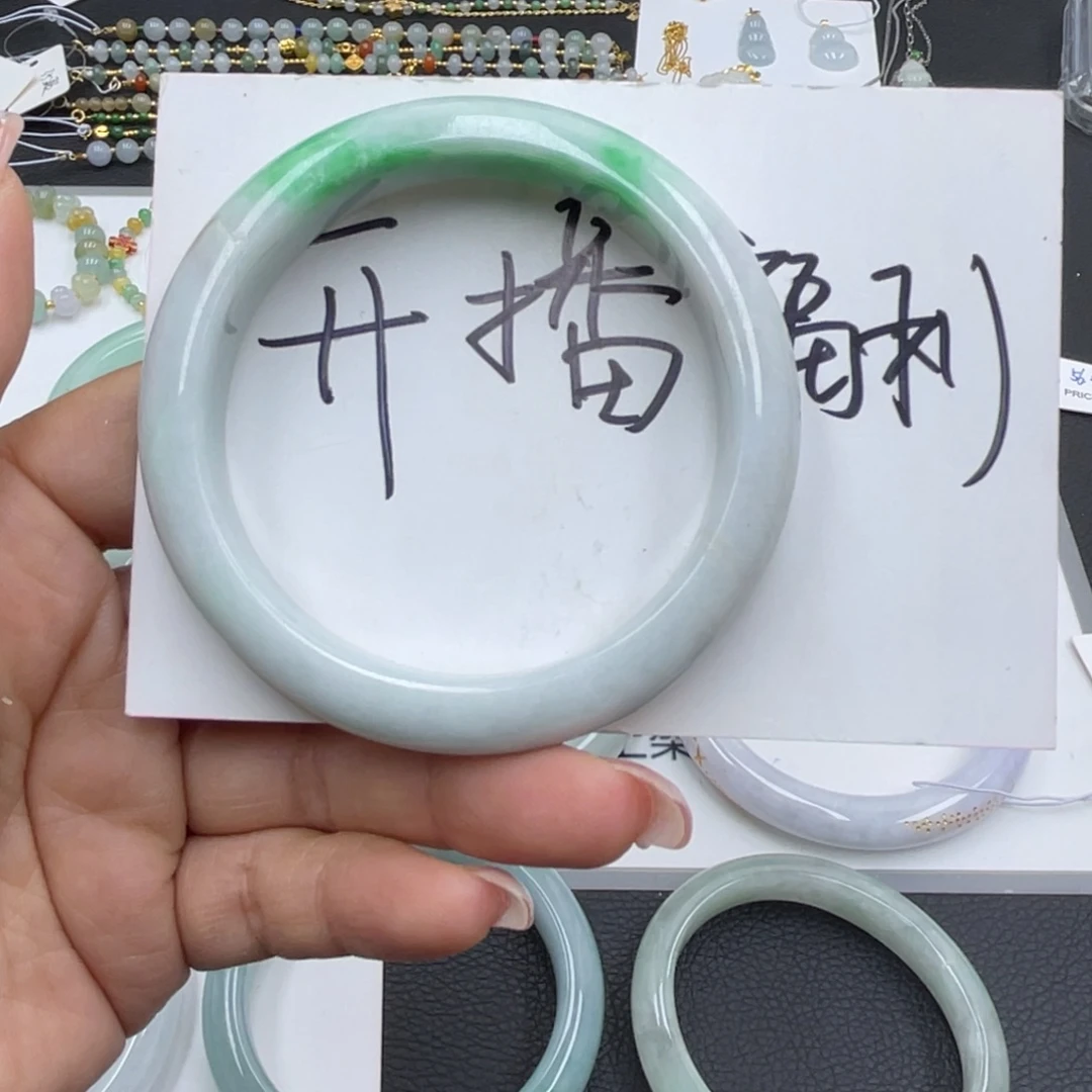 翡翠未镶嵌手镯开心