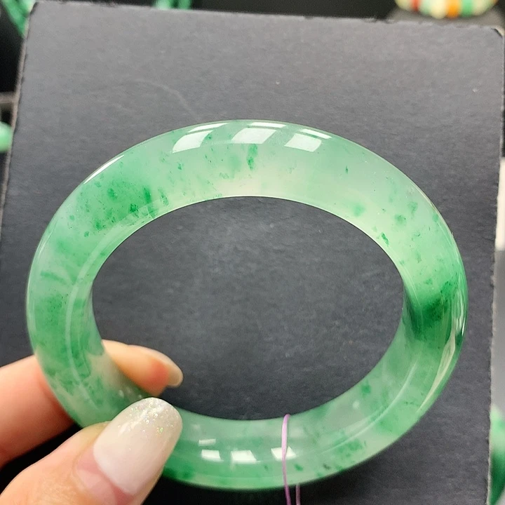 未镶嵌手镯石英质玉