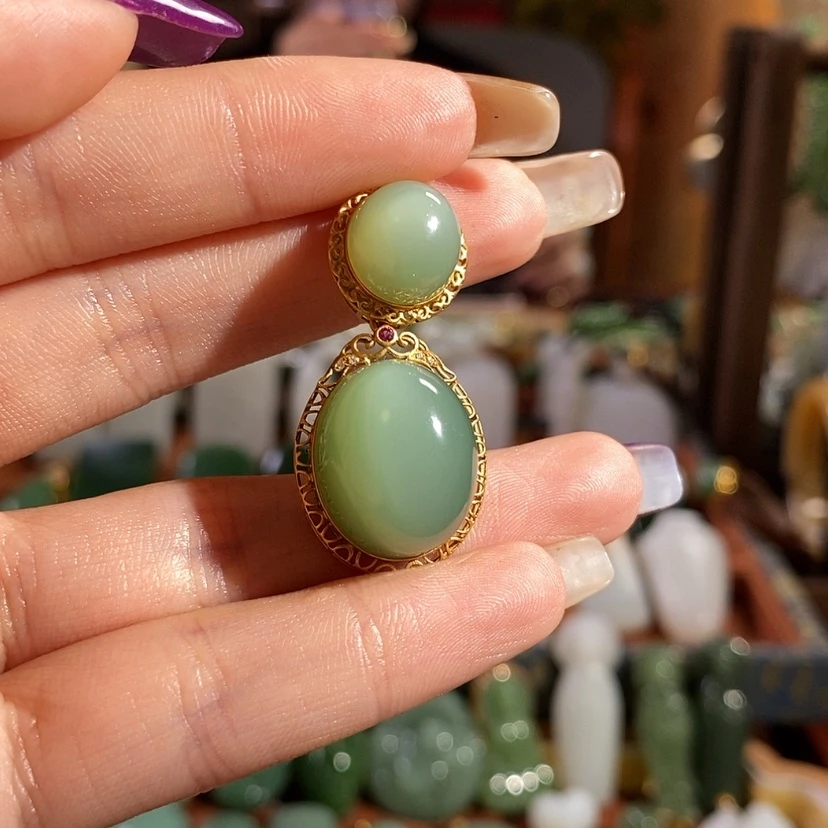 【闪购商品】吊坠(赠链)18K金镶嵌和田玉