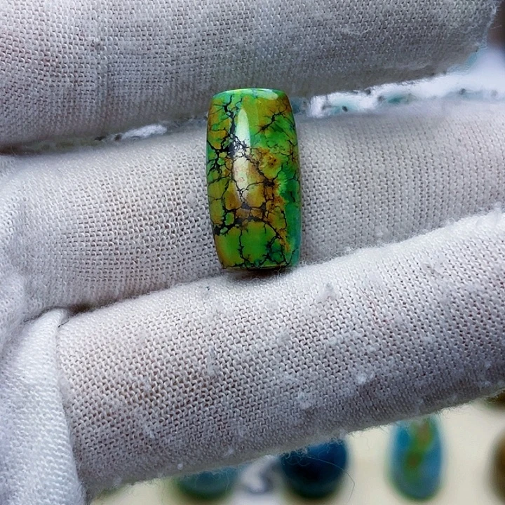 绿松石未镶嵌饰品