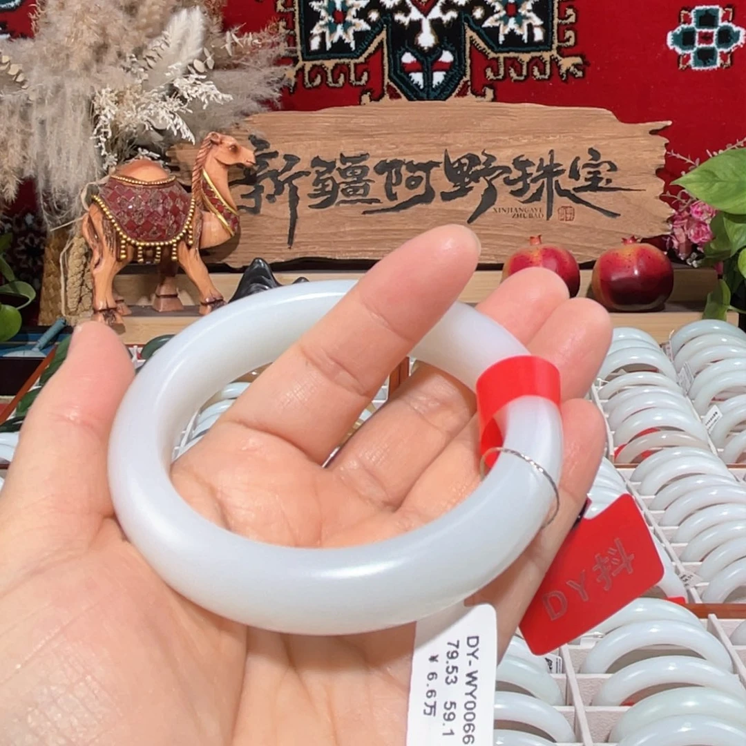 未镶嵌手镯和田玉新疆天然羊脂级老熟油优雅