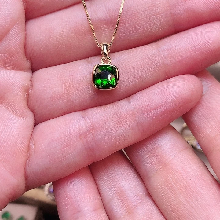 吊坠透辉石银S925镶嵌花**末