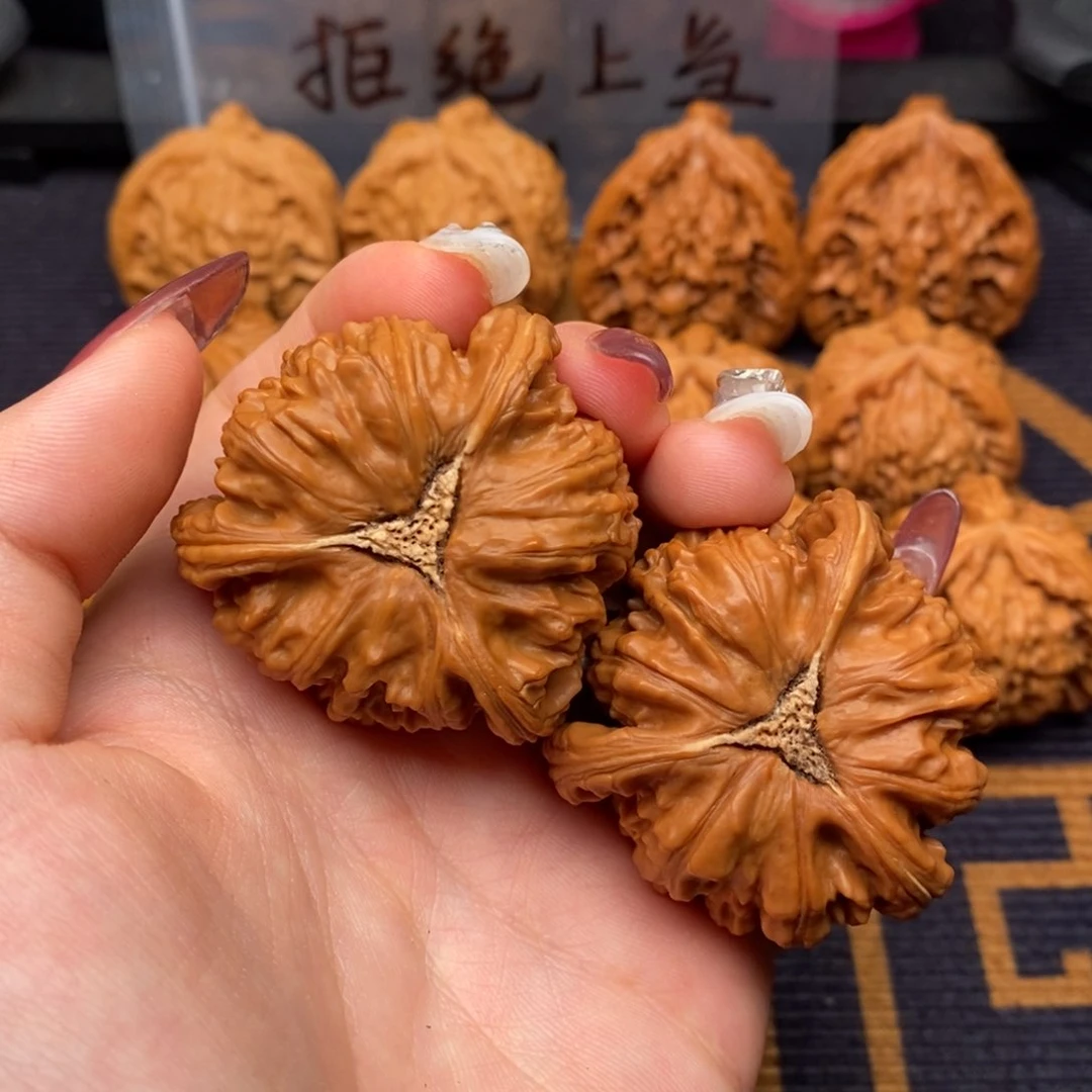 ****文玩核桃吊坠白狮子