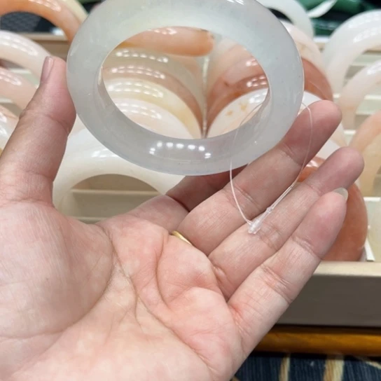 石英质玉手镯未镶嵌龙*
