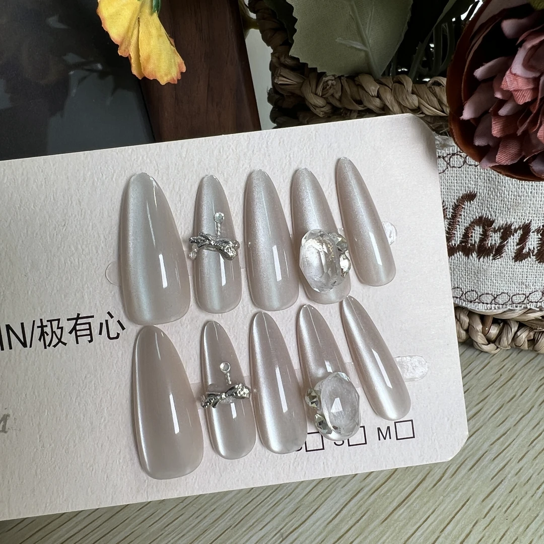白月光秋冬高级半手工穿戴甲纯欲风显白指甲片高级感冰透钻球爆闪
