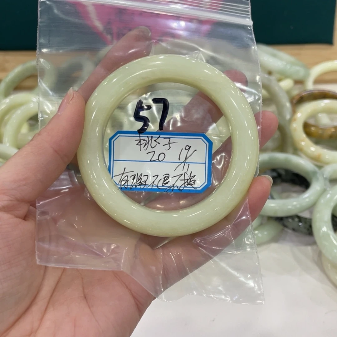 桃***)蛇纹石玉未镶嵌手镯