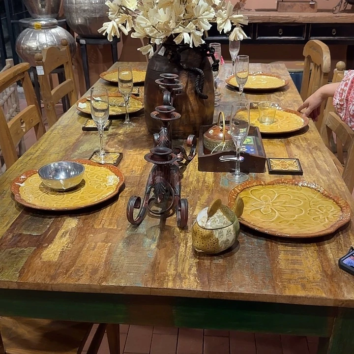 陶6个盘子里装了很多