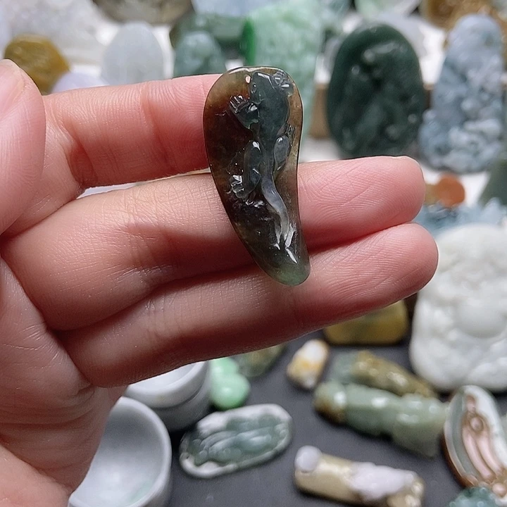 翡翠未镶嵌颈饰翡翠