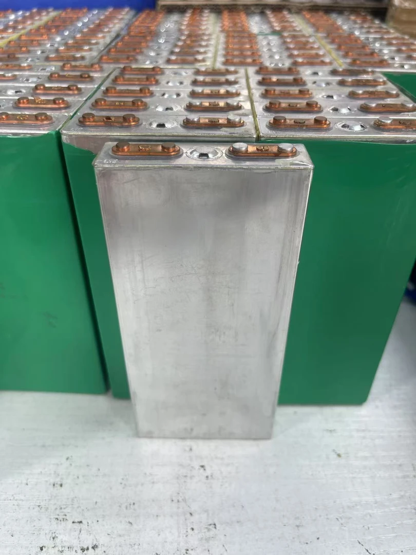 （发一块）3.2V20A银色磷酸铁锂小单体电池发