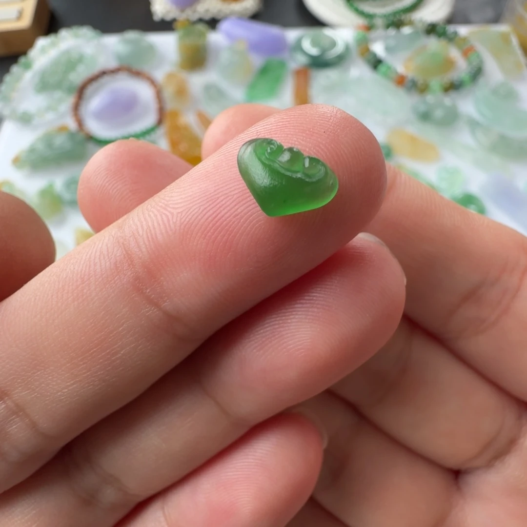 定制翡翠未镶嵌冰绿如意锁