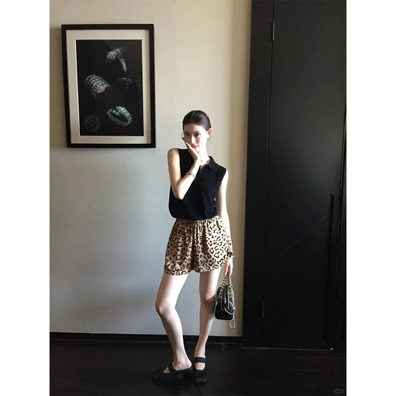 韩系简约风休闲翻领V领无袖针织衫女夏季新款修身辣妹豹纹短裤女