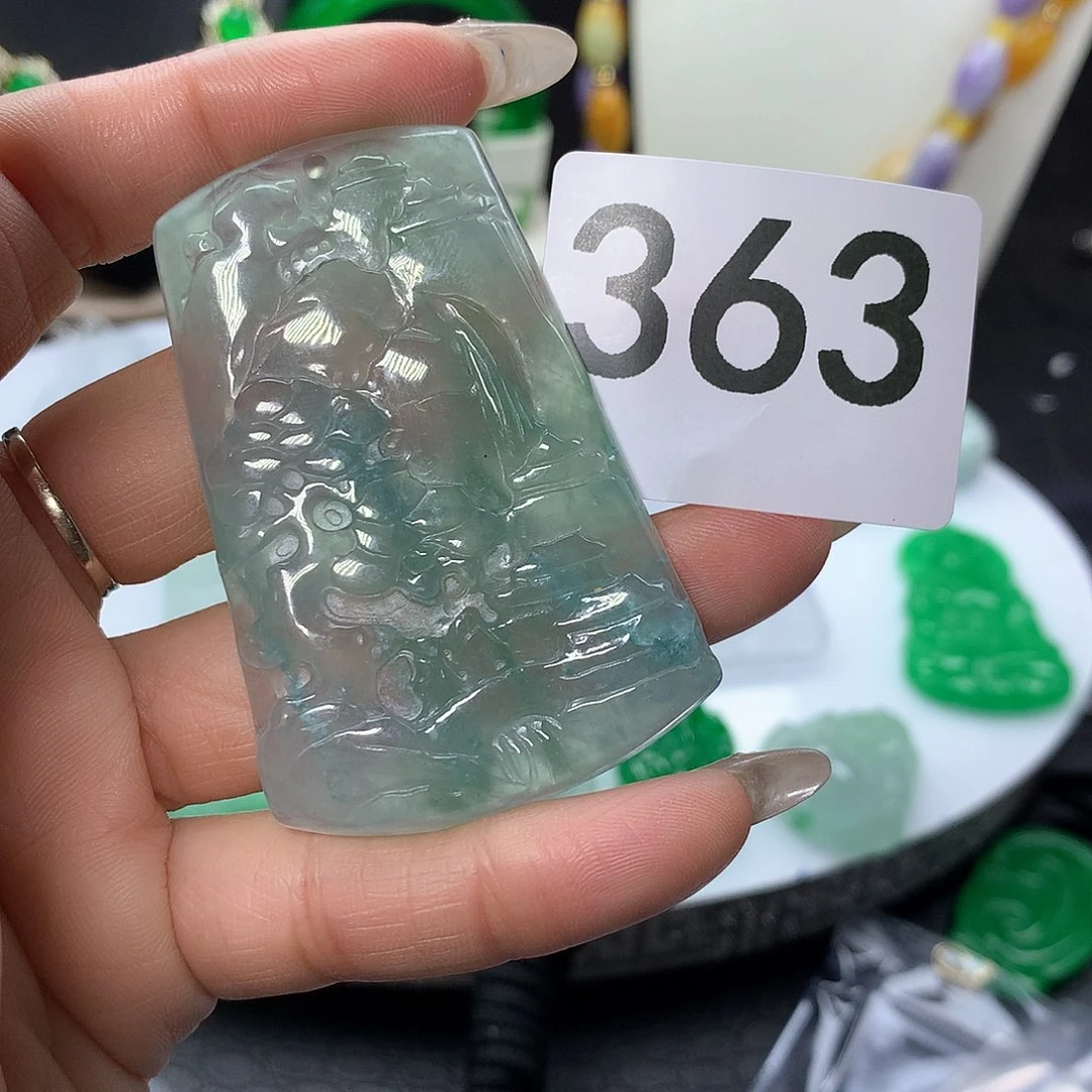 翡翠吊坠(赠链)未镶嵌