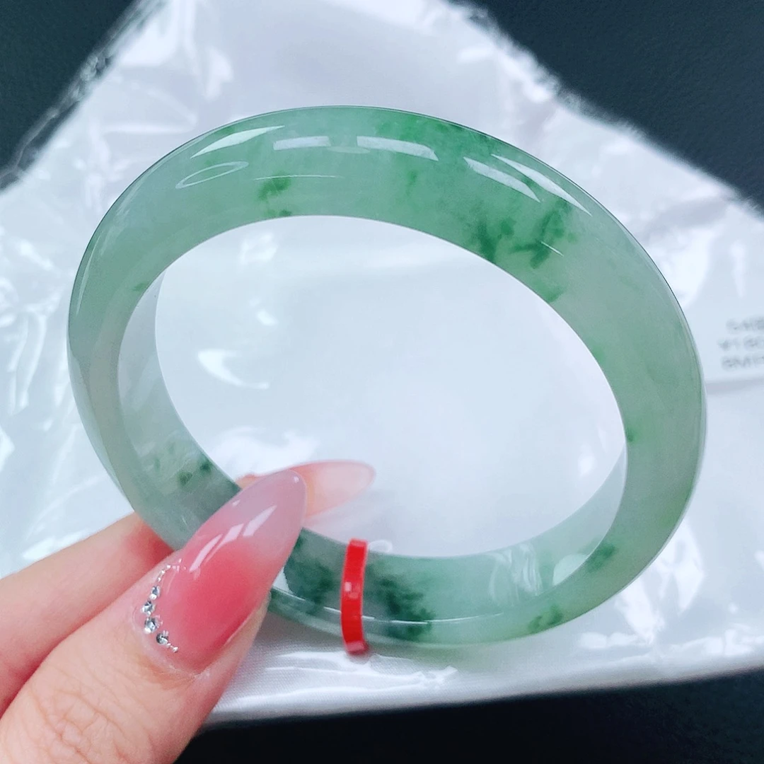 翡翠手镯未镶嵌54圈