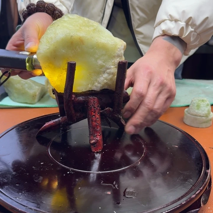 蛇纹石玉原石未镶嵌2