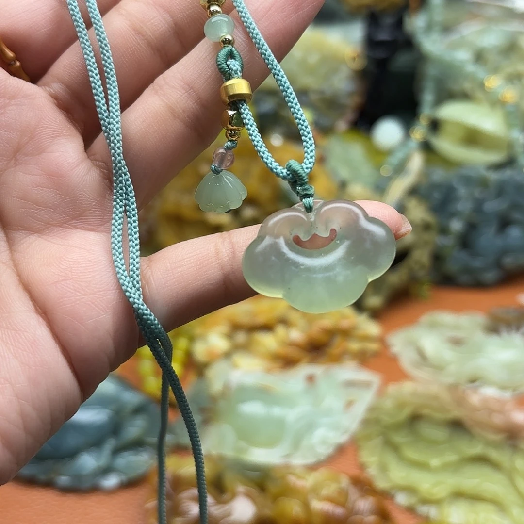 蛇纹石玉未镶嵌吊坠