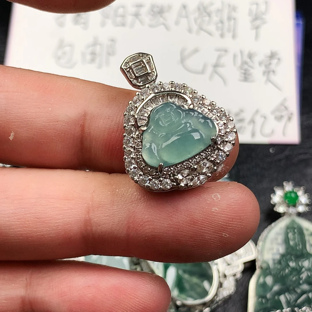 翡翠未镶嵌颈饰佛公