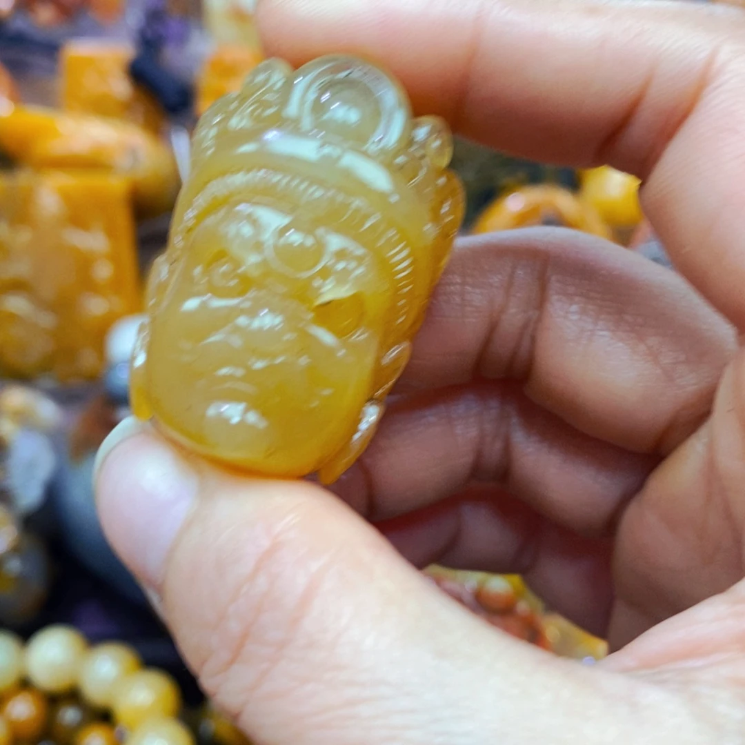 未镶嵌石英质玉（黄龙玉）颈饰