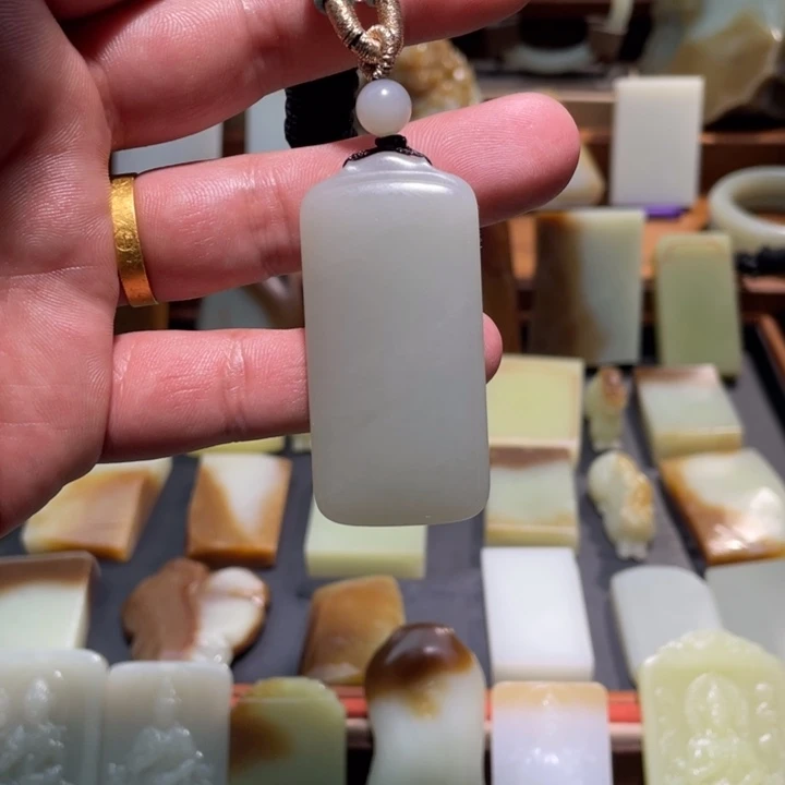 颈饰未镶嵌和田玉