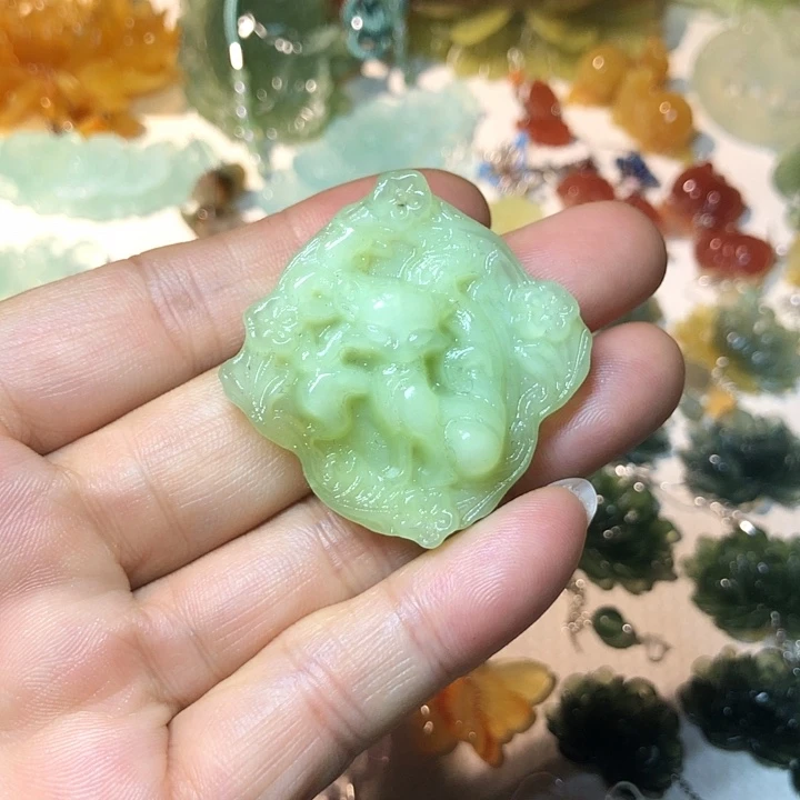 蛇纹石玉未镶嵌耳环