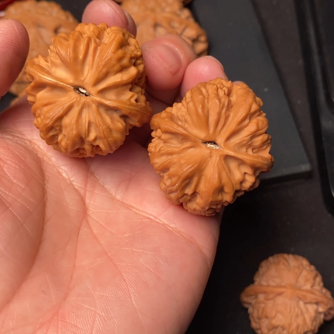 文玩核桃吊坠蛋***懒西北将军