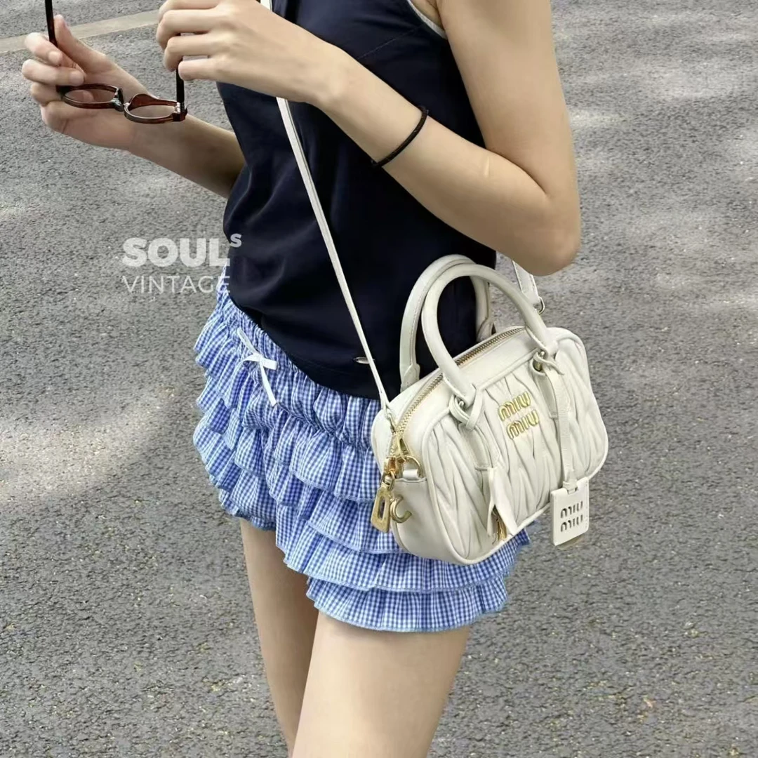 95新 MIU MIU/缪缪 白金褶皱羊皮Matelass保龄球小号/689501543