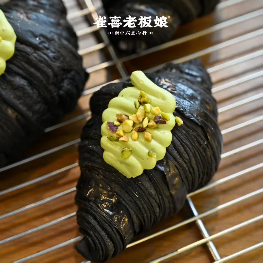 开心果黑金牛角包