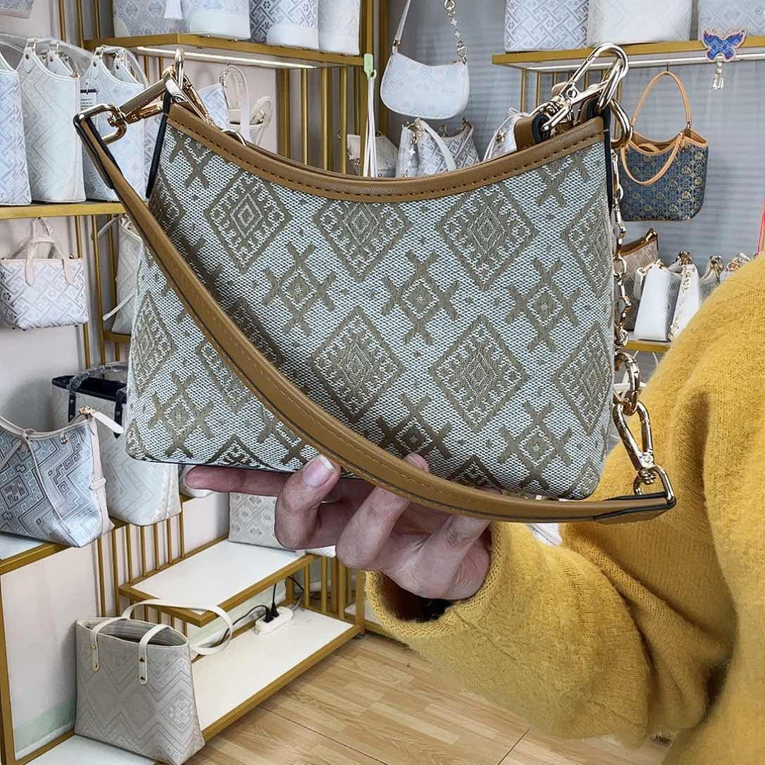 蚕丝井字纹小号流浪包