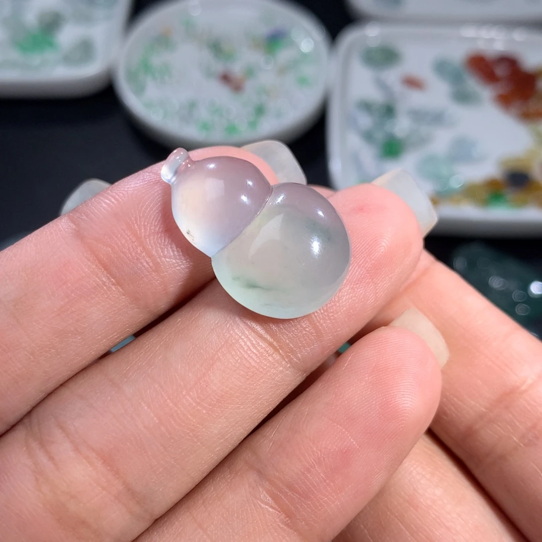 翡翠裸石未镶嵌胖葫芦