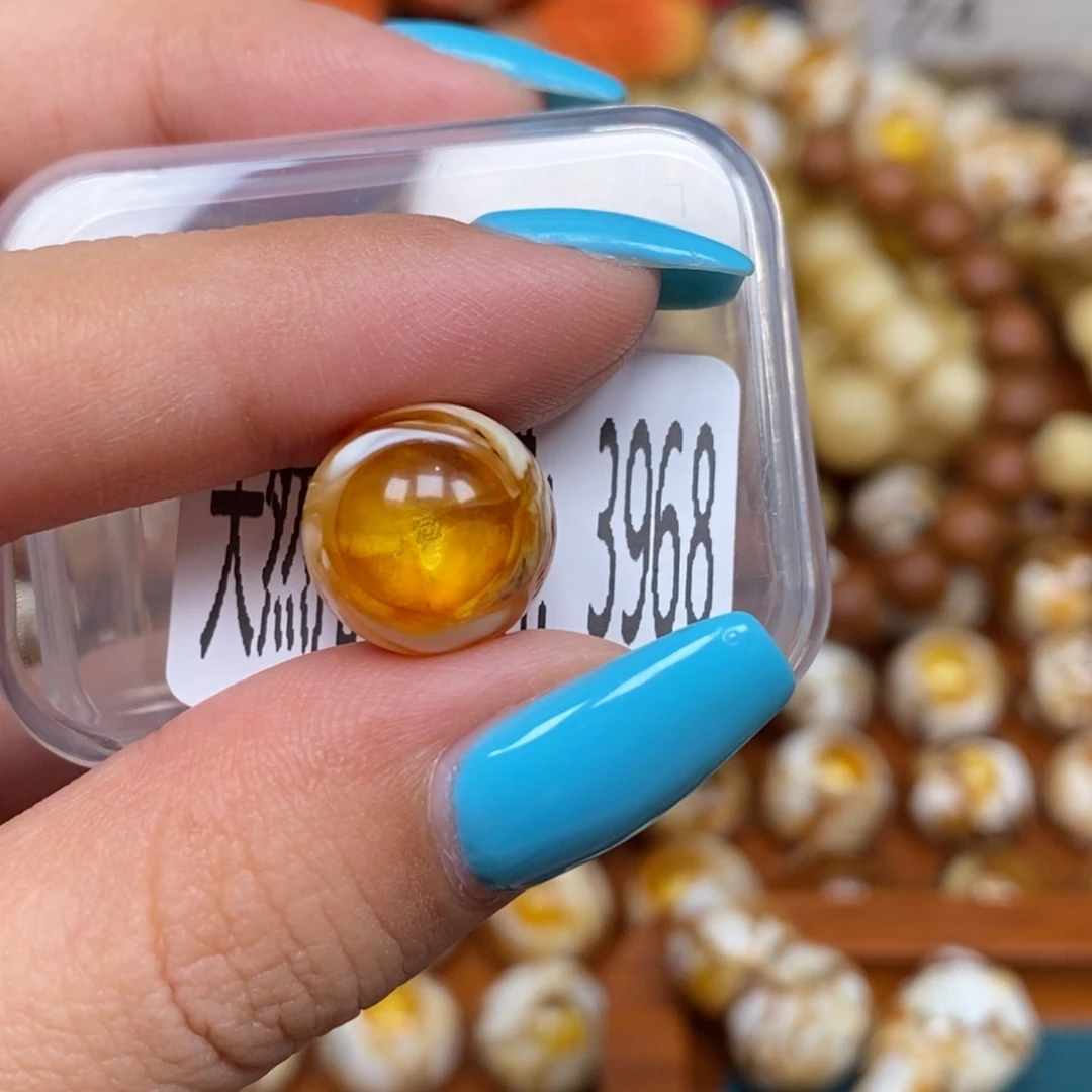 蜜蜡未镶嵌珠宝奇石3968