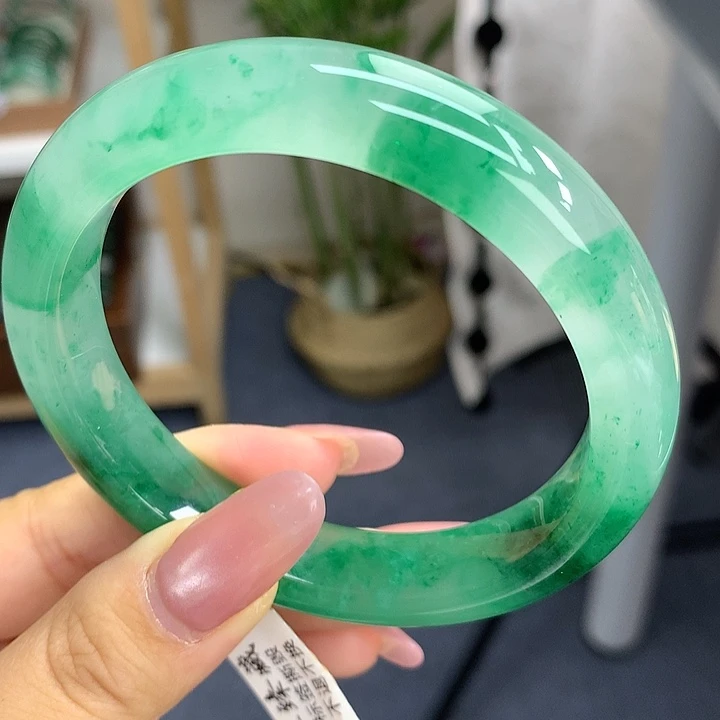 未镶嵌手镯石英质玉