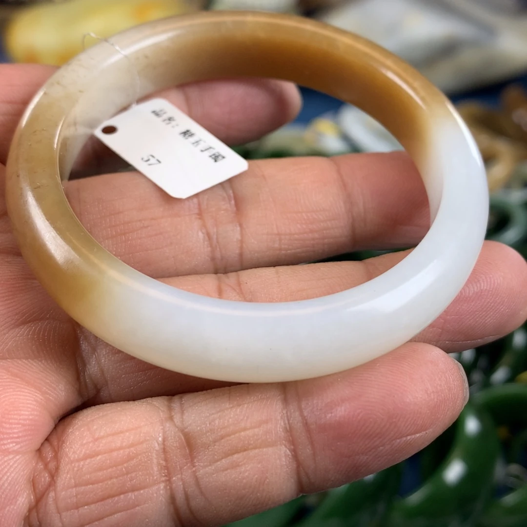 和田玉（糖玉）未镶嵌手镯