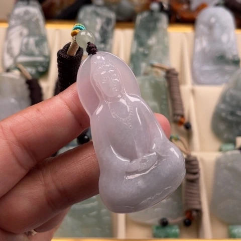 颈饰未镶嵌翡翠观音