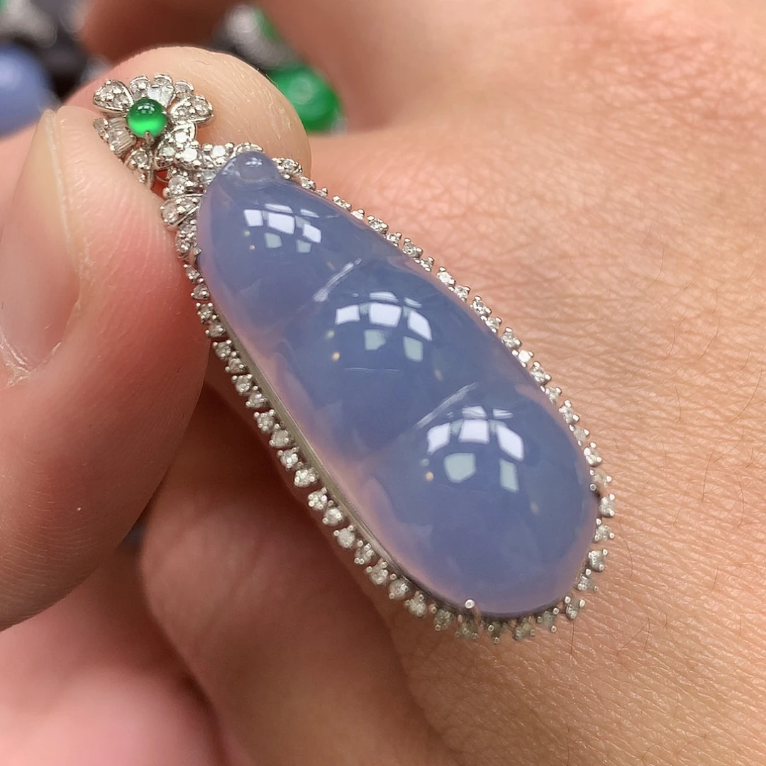 翡翠18K金镶嵌颈饰