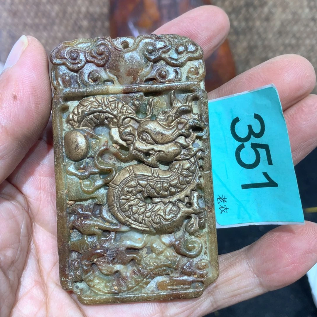透闪石-蛇纹石玉未镶嵌颈饰
